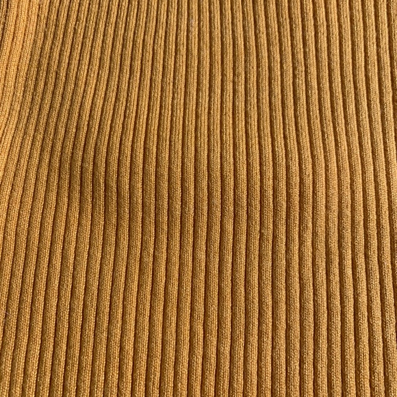 Ribbed Crop Top - Picture 4 of 4